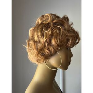 Amazon Short Curly Wig in Strawberry Blonde